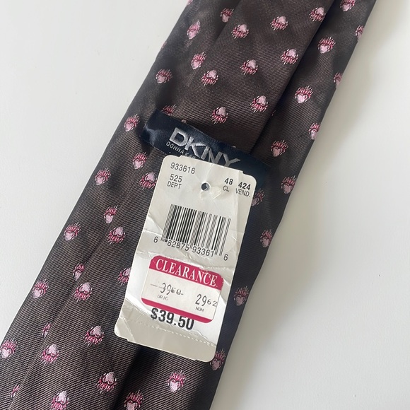 DKNY Heart on Fire Brown Men’s Tie - Picture 3 of 7